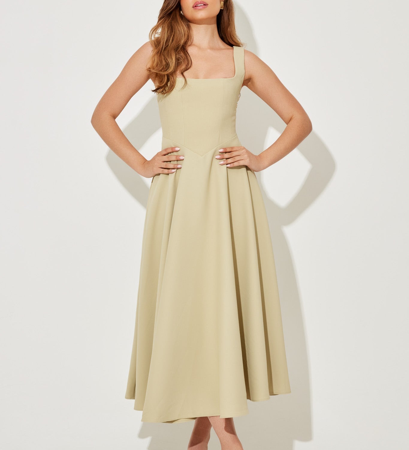 Amélia - Vestido Midi Atemporal